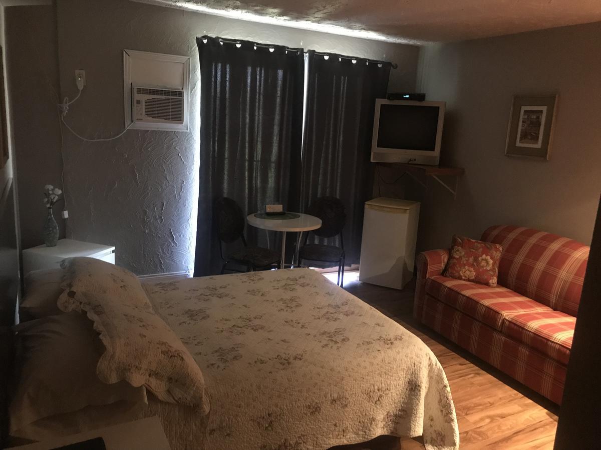 Motel La Siesta De Gascon Terrebonne Ngoại thất bức ảnh