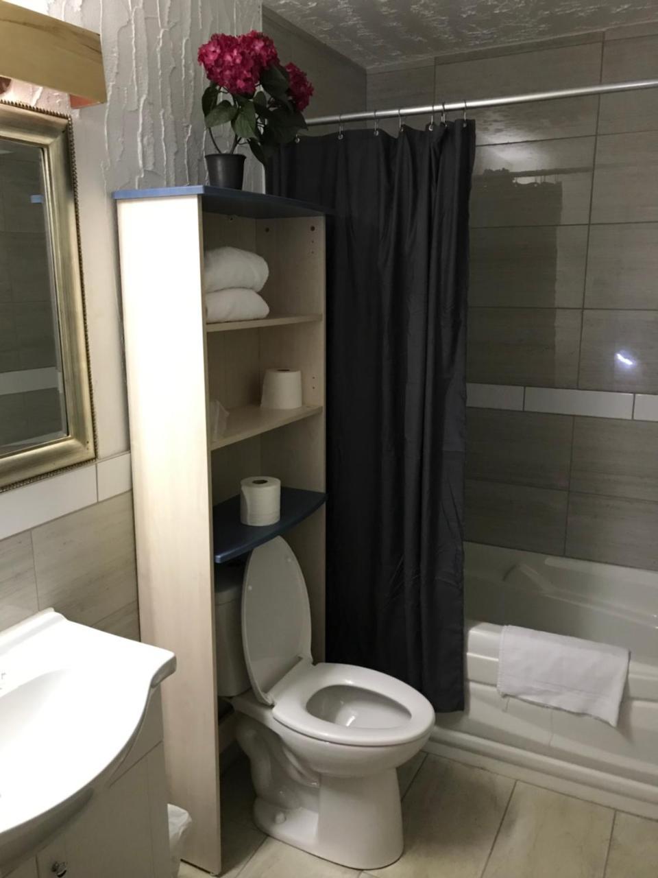 Motel La Siesta De Gascon Terrebonne Ngoại thất bức ảnh
